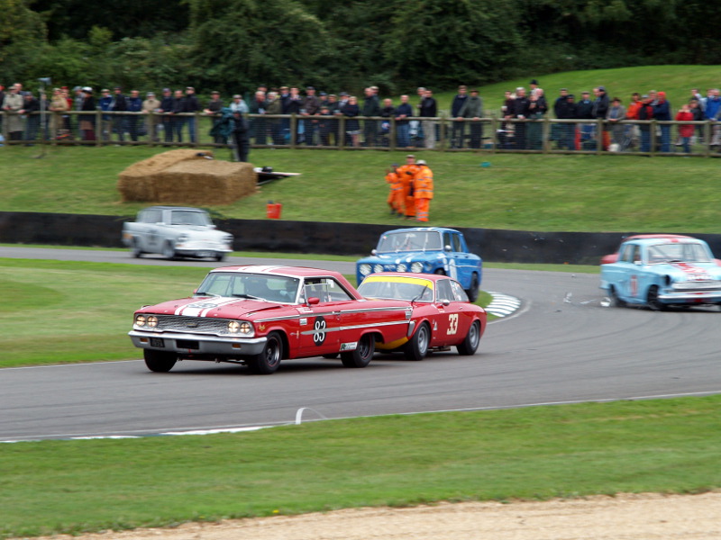 Tom Kristensen vandt i Ford Galaxie nummer 83 foran Frank Stippler i Alfa Romeo GTA nummer 33
(Foto: ViaRETRO.com)